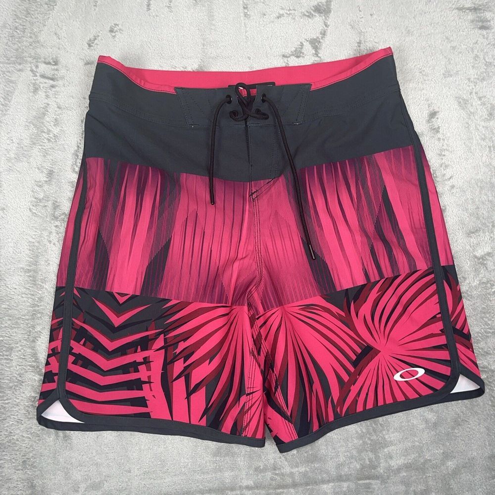Oakley Performance Fit Men's Red‎ Board Surf Shorts Size 30 EUC